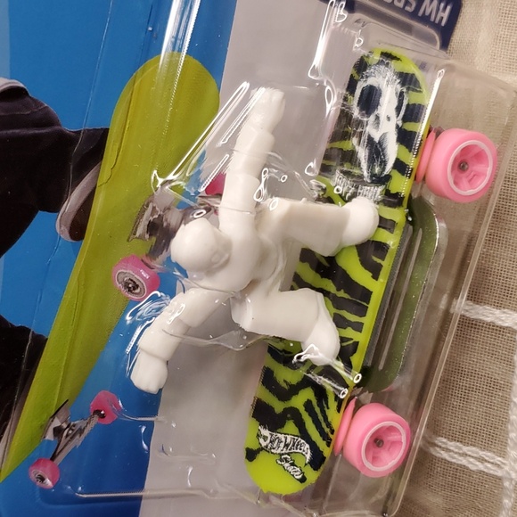 Hot‎ Wheels - Picture 3 of 8